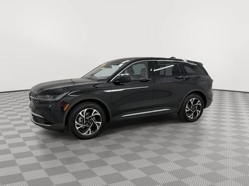 Used 2024 Lincoln Nautilus Premier AWD/4WD image 5