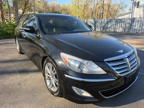 Used 2012 Hyundai Genesis 3.8 w/ Premium Pkg RWD image 3