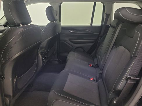 Used 2023 Jeep Grand Cherokee Laredo w/ Luxury Tech Group I AWD/4WD image 18
