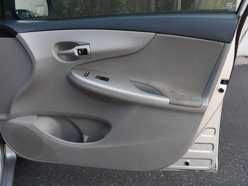 Used 2012 Toyota Corolla LE FWD image 23