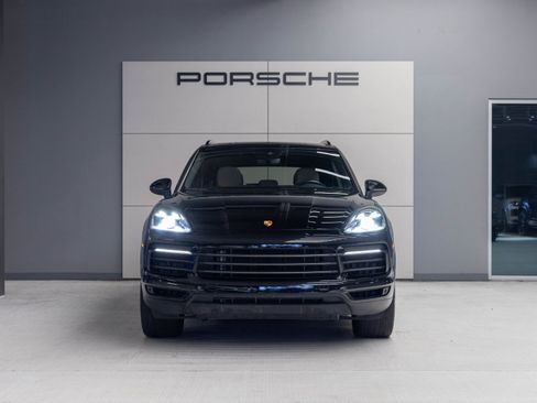 Certified 2022 Porsche Cayenne Platinum Edition image 10