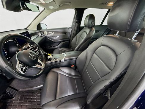 Used 2021 Mercedes-Benz GLC 300 4MATIC w/ Premium Package image 5