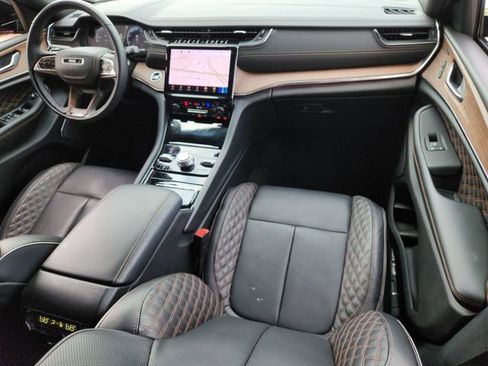 Certified 2025 Jeep Grand Cherokee Summit AWD/4WD image 24