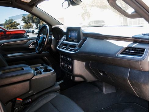 Used 2022 Chevrolet Suburban LS RWD image 28
