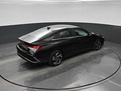 Used 2025 Hyundai Elantra SEL w/ Cargo Package FWD image 29