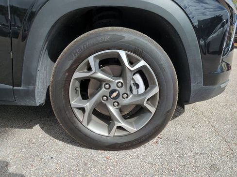 Certified 2025 Chevrolet Trax LT image 11