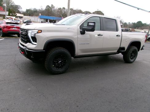 New 2026 Chevrolet Silverado 2500 ZR2 image 9