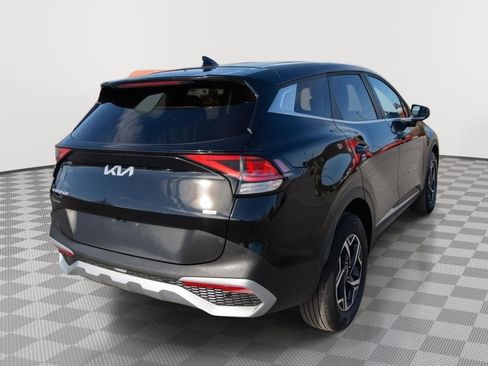 Used 2025 Kia Sportage LX image 3