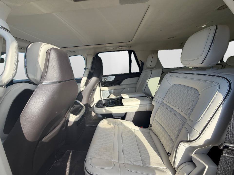 Used 2023 Lincoln Navigator Black Label AWD/4WD image 13