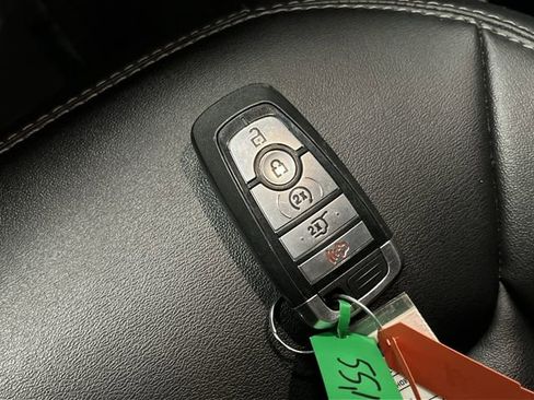 Used 2023 Ford Explorer XLT AWD/4WD image 27