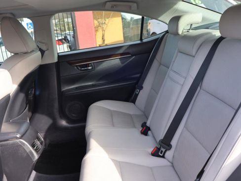 Used 2014 Lexus ES 350 w/ Premium Package image 22