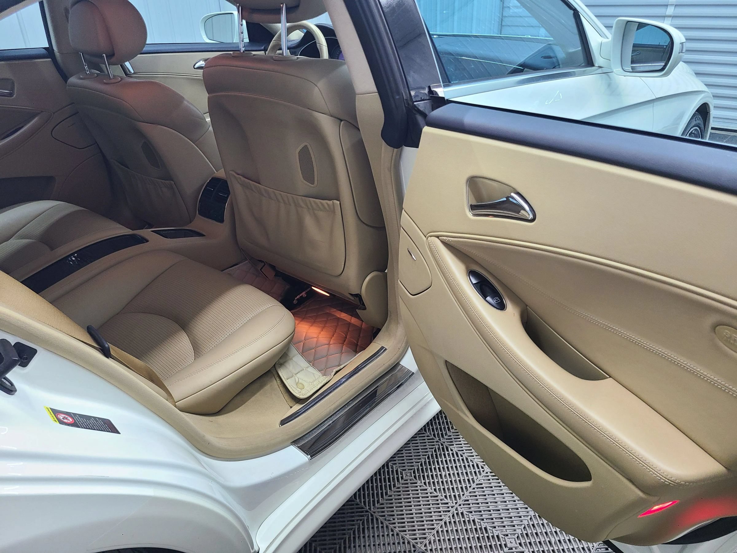 Used 2009 Mercedes-Benz CLS 63 AMG image 40