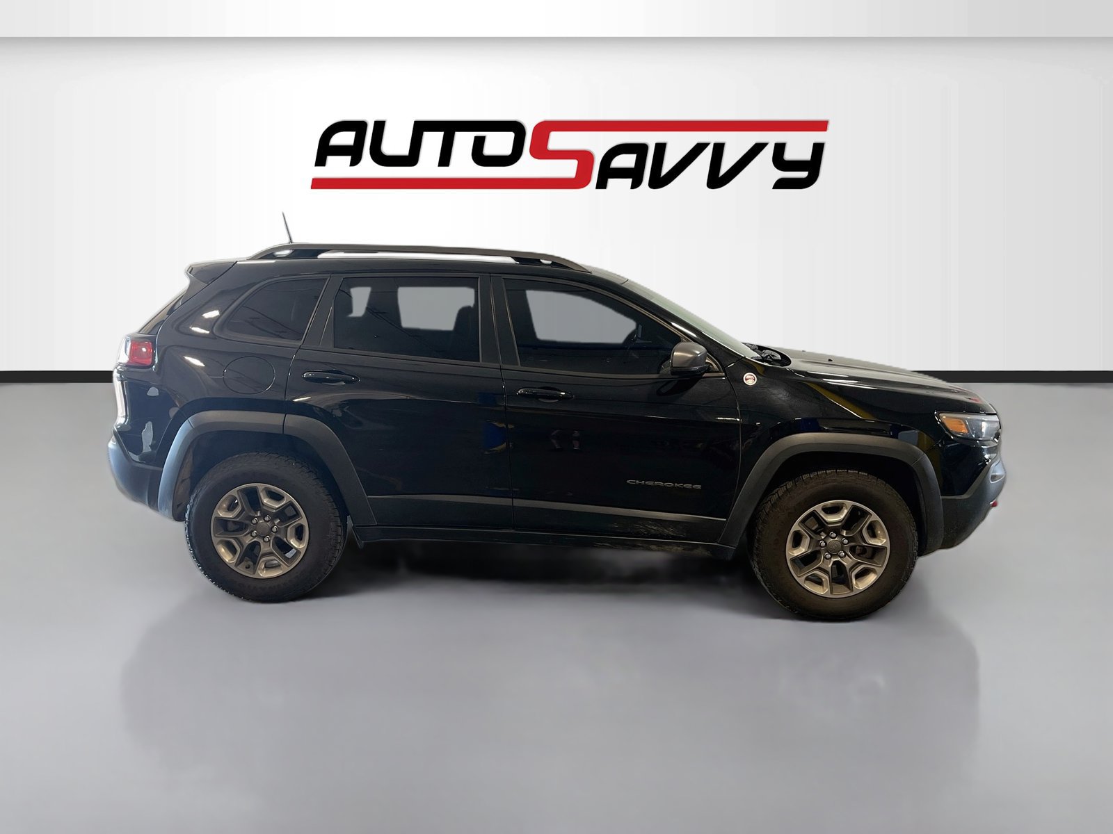 Used 2019 Jeep Cherokee Trailhawk w/ Cold Weather Group AWD/4WD image 8