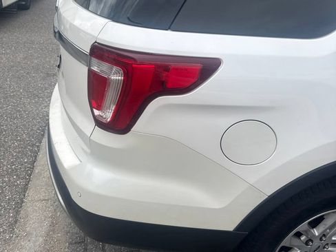 Used 2017 Ford Explorer XLT FWD image 12