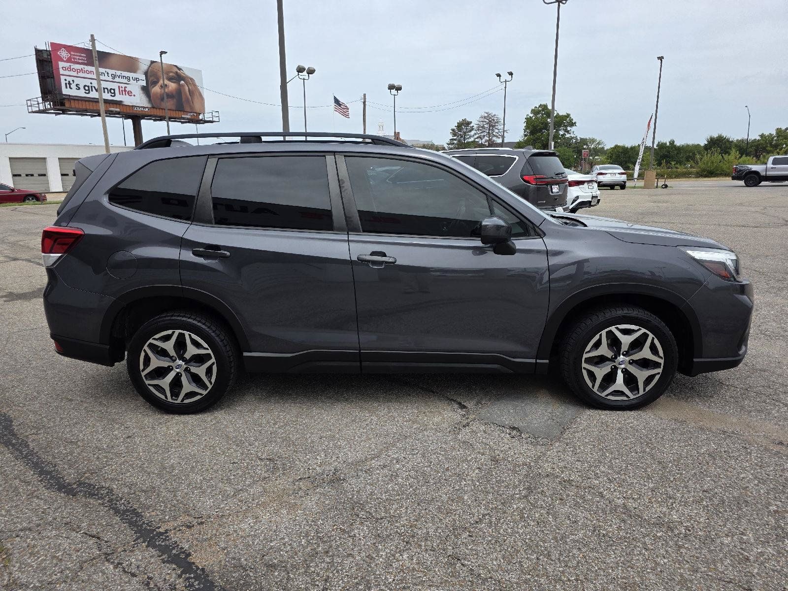 Used 2020 Subaru Forester Premium AWD/4WD image 4