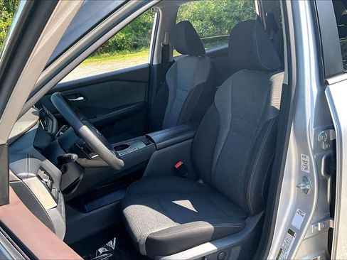 Used 2022 Nissan Rogue SV FWD image 8
