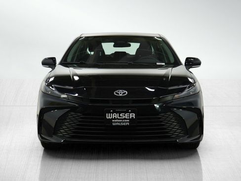 Used 2025 Toyota Camry LE image 8