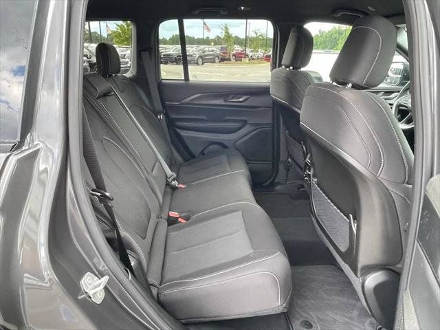 Used 2026 Jeep Grand Cherokee Laredo RWD image 42