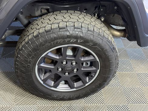 Used 2020 Jeep Gladiator Overland image 8