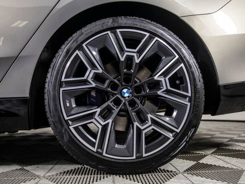 Used 2025 BMW 530i w/ M Sport Package RWD image 40