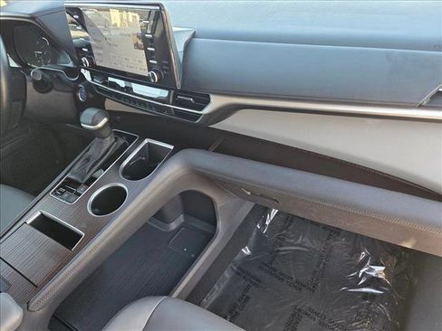 Certified 2024 Toyota Sienna XLE image 19