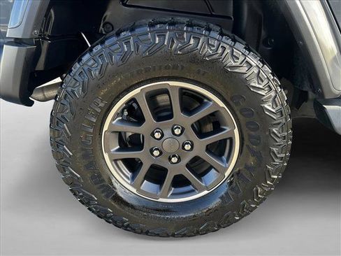 Used 2019 Jeep Wrangler Unlimited Sahara image 25