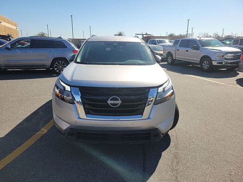 Used 2022 Nissan Pathfinder SV image 9