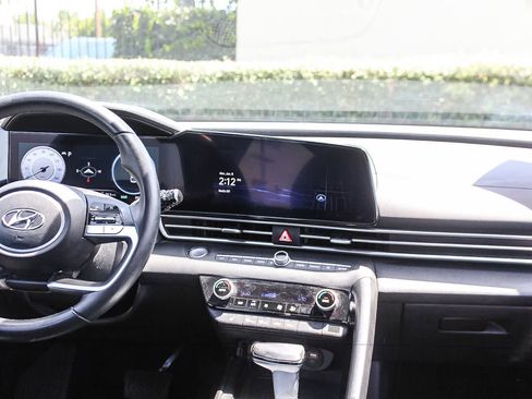 Certified 2023 Hyundai Elantra SEL w/ Convenience Package FWD image 17
