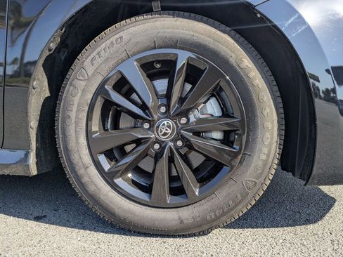 Used 2025 Toyota Camry LE image 13