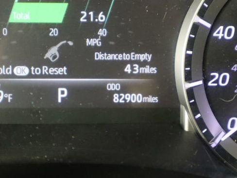 Used 2022 Toyota Highlander XLE FWD image 33