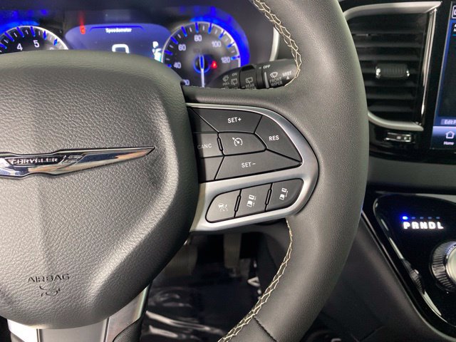 Used 2026 Chrysler Pacifica Select FWD image 23