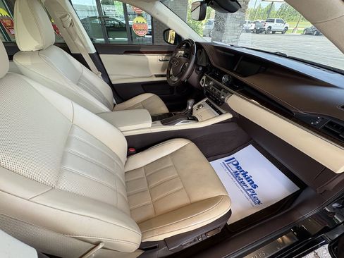 Used 2016 Lexus ES 350 w/ Luxury Package w/Wood Trim FWD image 30