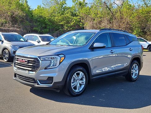 Certified 2023 GMC Terrain SLE w/ Driver Convenience Package FWD image 3