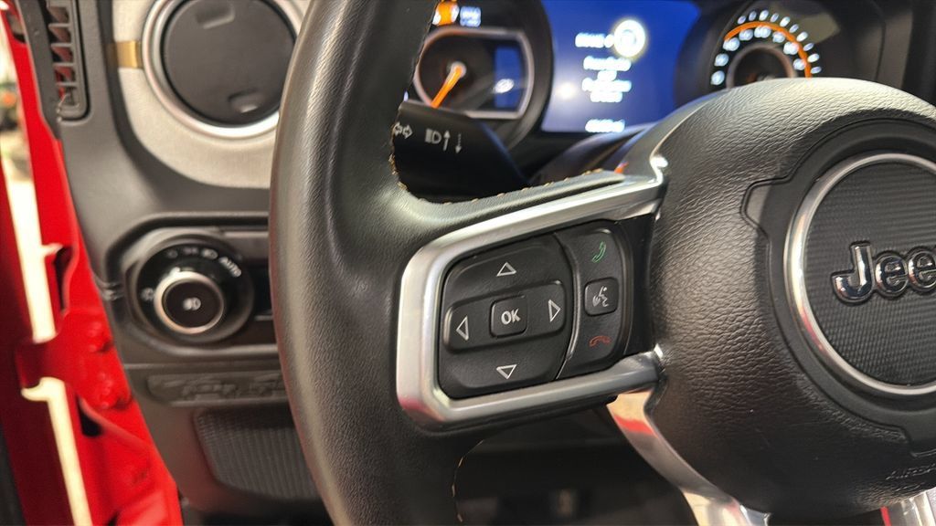 Used 2025 Jeep Wrangler Unlimited Sahara AWD/4WD image 18