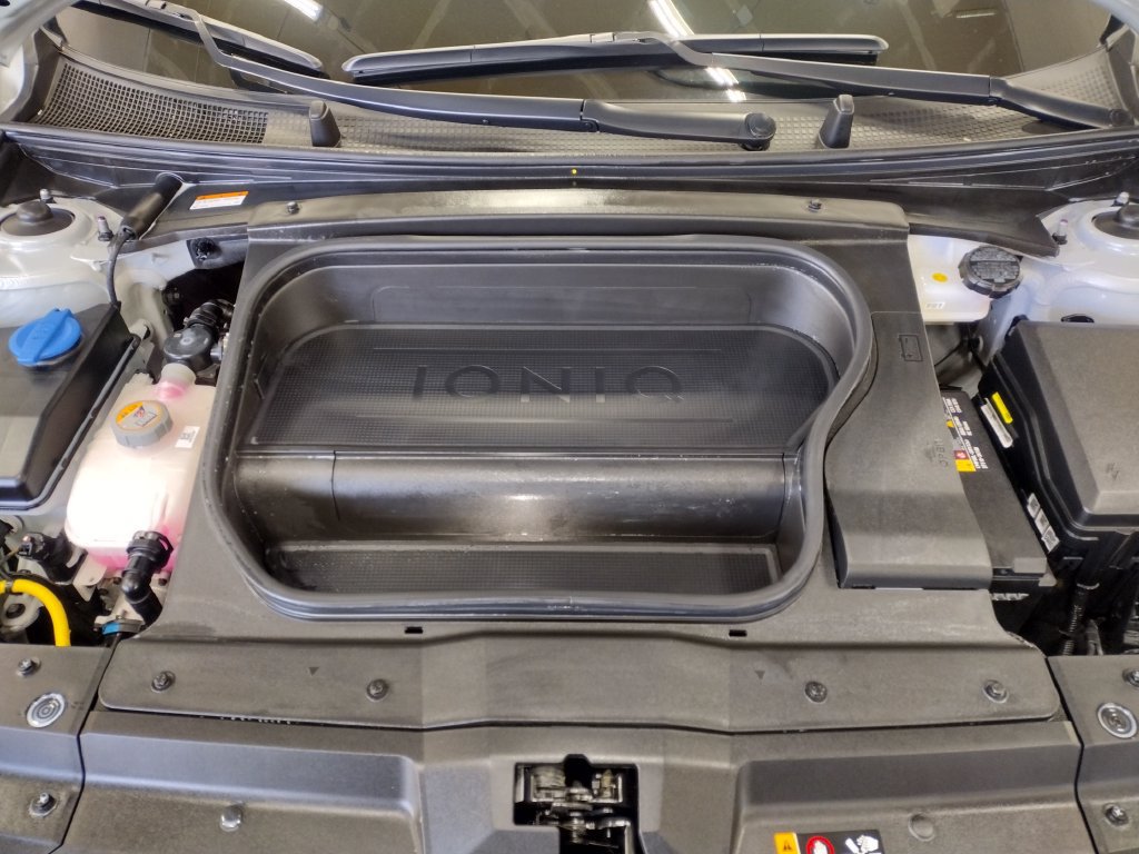 Certified 2023 Hyundai Ioniq 6 SEL w/ Cargo Package RWD image 9