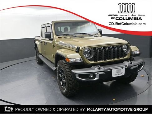 Used 2025 Jeep Gladiator Sport image 1