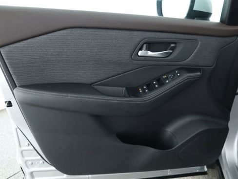 Used 2021 Nissan Rogue SV image 8