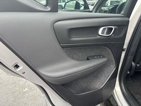 Used 2024 Volvo XC40 B5 Plus image 20