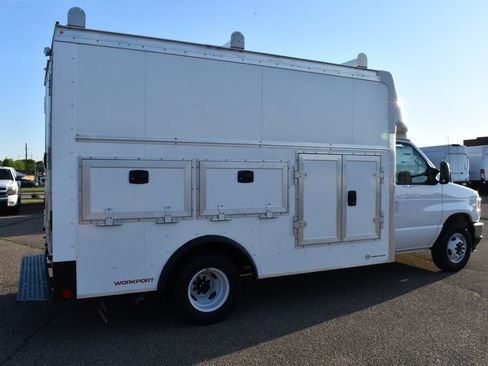 New 2027 Ford E-350 and Econoline 350 Super Duty w/ Power Equipment Group RWD image 11
