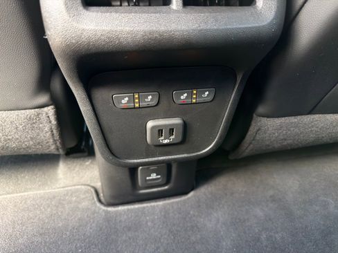 Used 2022 Chevrolet Equinox Premier AWD/4WD image 13