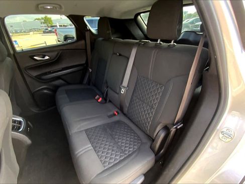 Used 2019 Chevrolet Blazer LT image 18