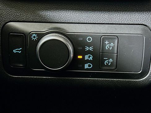 Used 2022 Ford Escape SE w/ SE Sport Appearance Package image 10