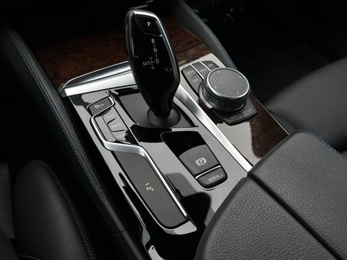 Used 2020 BMW 530i w/ M Sport Package RWD image 12