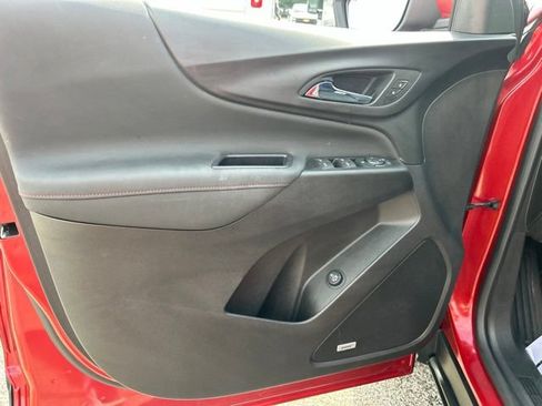 Used 2022 Chevrolet Equinox RS w/ RS Leather Package FWD image 11