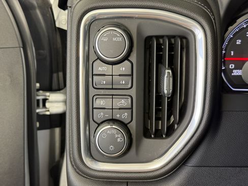 Used 2022 Chevrolet Silverado 1500 LT Trail Boss w/ Convenience Package II AWD/4WD image 23