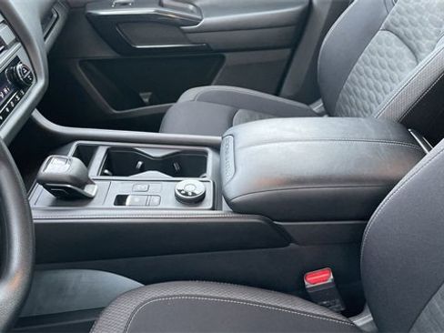 Used 2024 Nissan Pathfinder S image 20