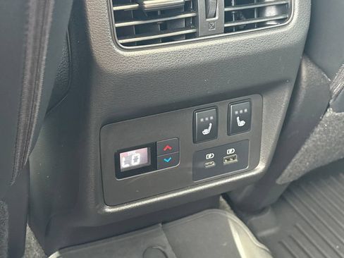 Used 2022 Nissan Rogue Platinum w/ Head-Up Display Package FWD image 42