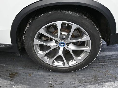 Used 2025 BMW X5 xDrive50e AWD/4WD image 13