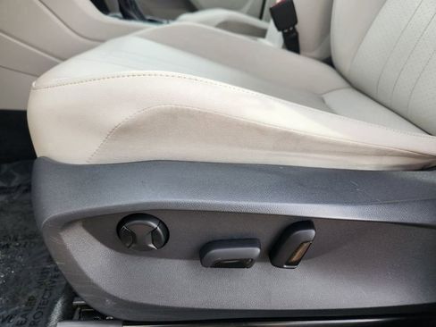 Used 2022 Volkswagen Tiguan SE image 14