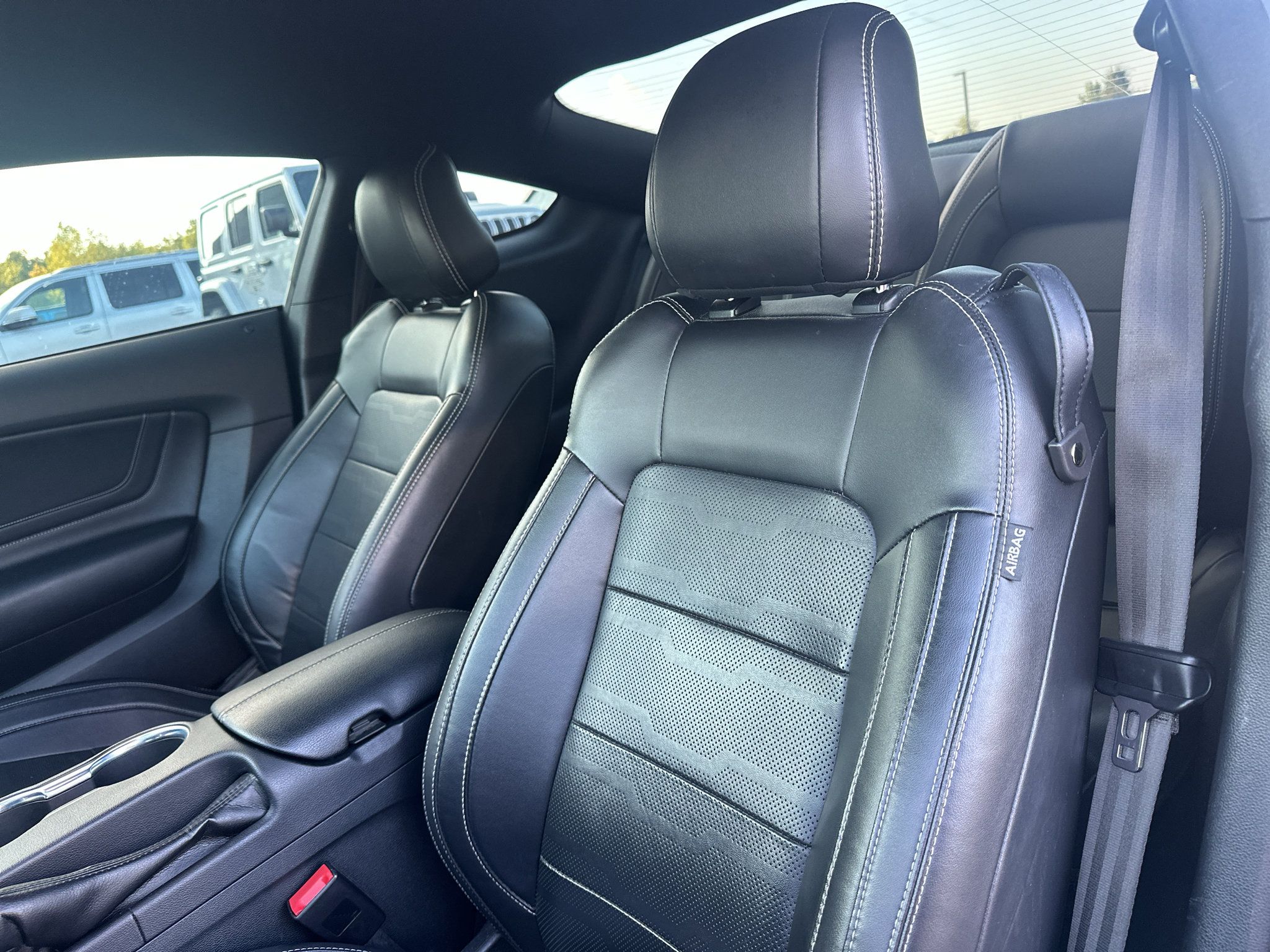 Used 2022 Ford Mustang GT Premium w/ Equipment Group 401A RWD image 10
